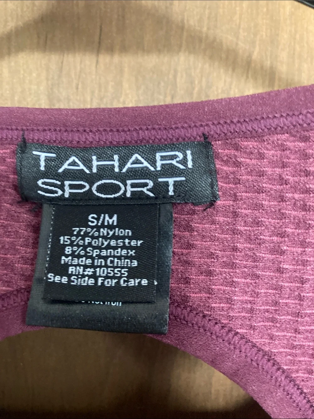 Tahari sport bubble knit keyhole sports bra top S / M